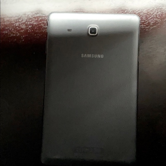 Samsung tablet - Picture 1 of 3